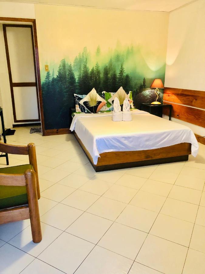 Готель Casa Generosa Baguio City Екстер'єр фото